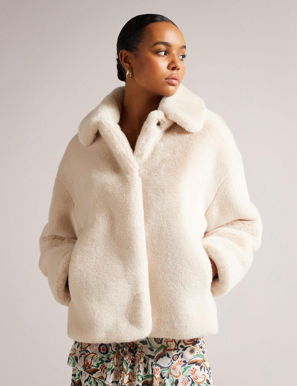 Chaquetas Ted Baker LILIAM - Faux Fur Collared Short Coat Mujer Ivory | GBKL-29854