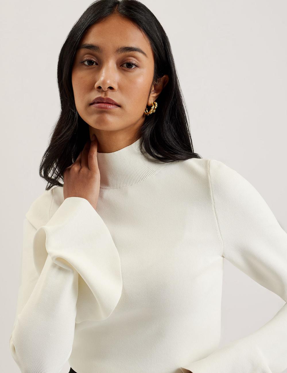 Jerséis Ted Baker LAYNHA - Flared Sleeve High Neck Knitted Top Mujer Ivory | UAFB-18970
